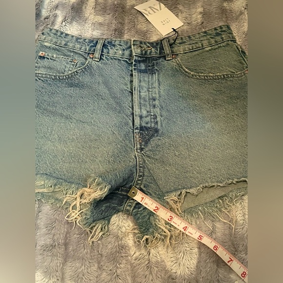 ZARA JEAN SHORTS HIGH RISE Size 10 - Picture 5 of 10